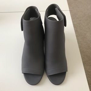 New! Women’s Vince Ankle Booties - size 7.